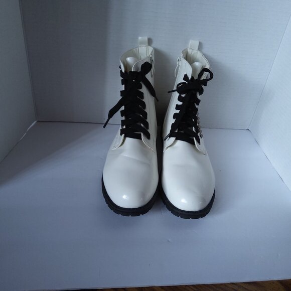 WHITE PATENT LEATHER TIE UP COMBAT BOOTS - Picture 5 of 6